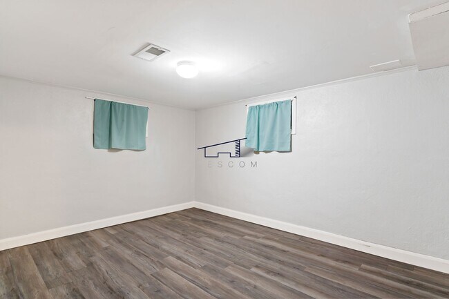 Building Photo - 1332 36th St