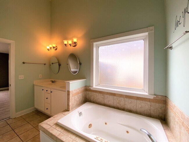 Building Photo - 3 bedroom, 2 bath with Bonus room - Hampstead Pines Community