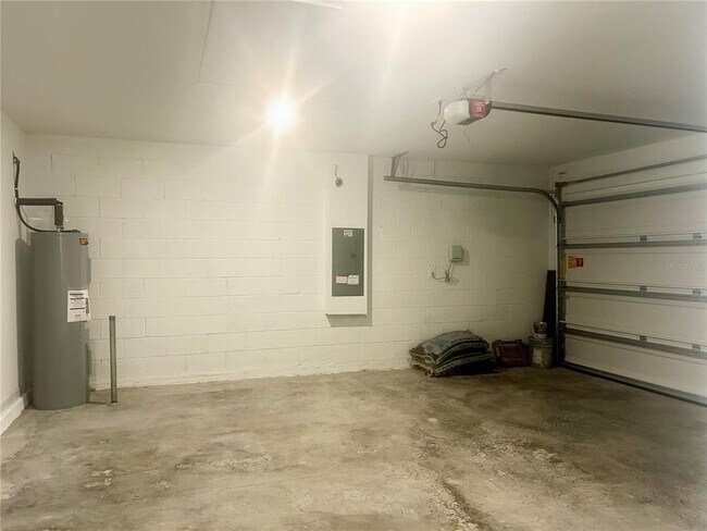 Building Photo - 3697 NE 32nd Ct