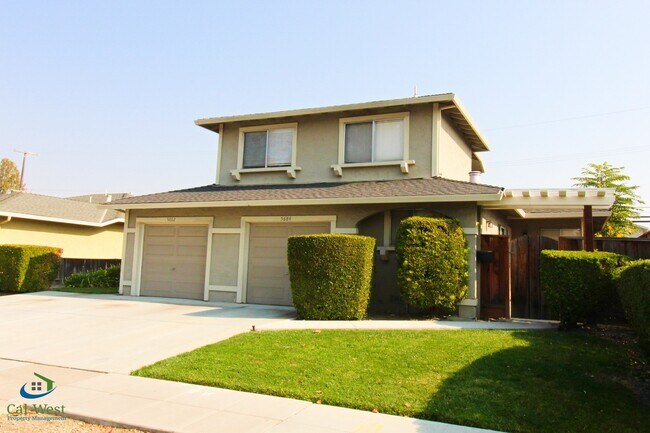 Primary Photo - $2995 - Beautiful 2 Bed 1.5 Bath Duplex Av...