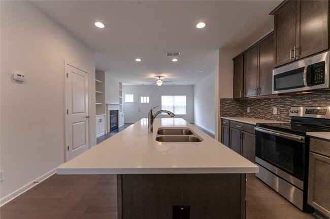 Building Photo - 898 Ambient Way