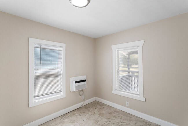 Building Photo - Drive By And Appy! $25 App Fee! Cute 2bdrm...