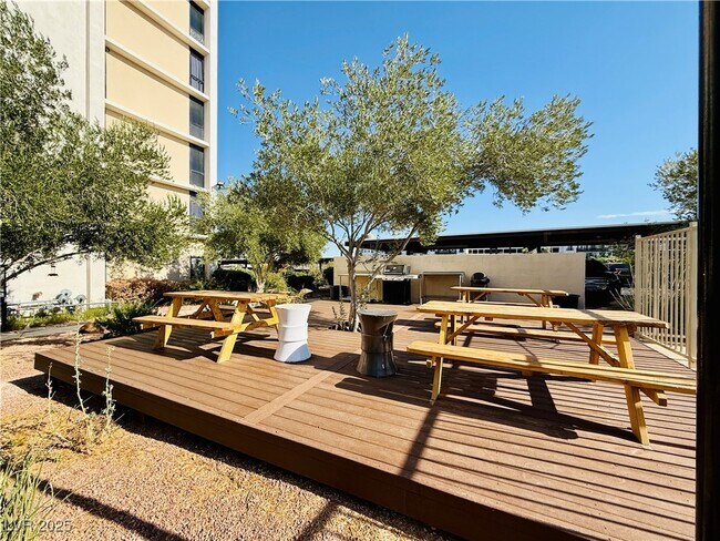 Building Photo - 3930 S University Center Dr