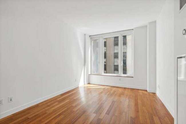 Building Photo - 2 bedroom in New York NY 10005