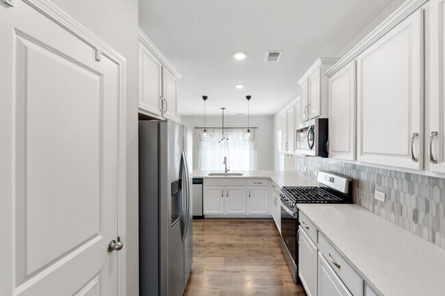 Building Photo - Easy Living in North Creek Village!