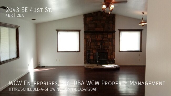 Building Photo - 2043 SE 41st St