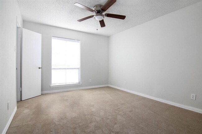 Building Photo - 4637 Country Creek Dr