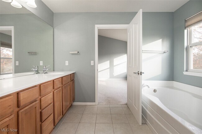 Building Photo - 2553 Seton Dr