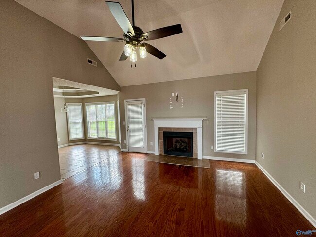 Building Photo - 104 Appleberry Ln