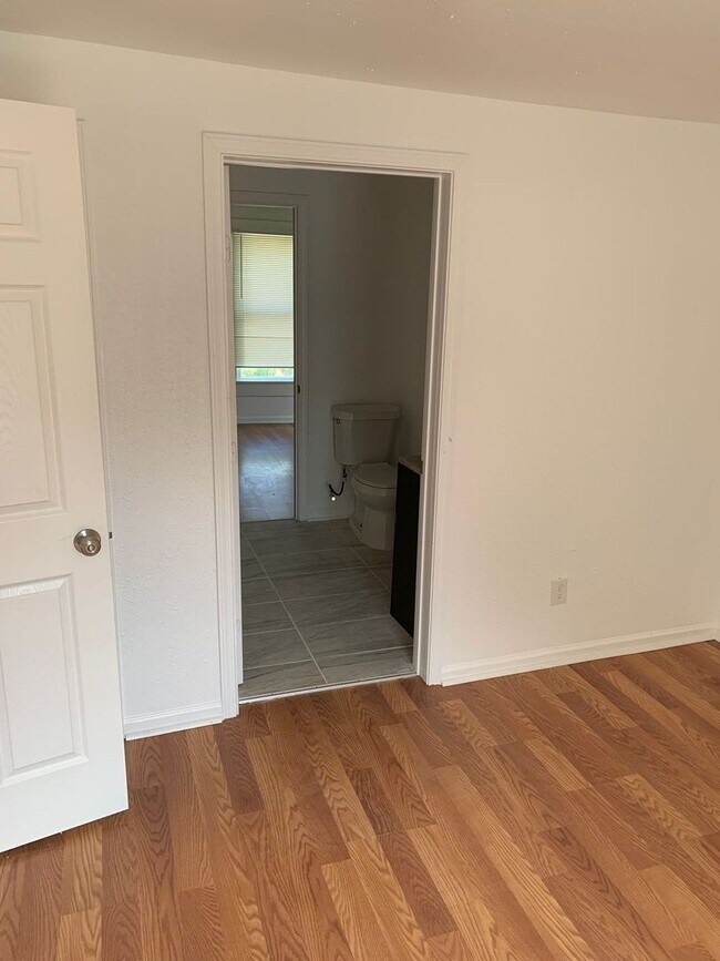Building Photo - 2585 Orange Ave