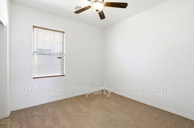 Building Photo - 824 E Jacob St