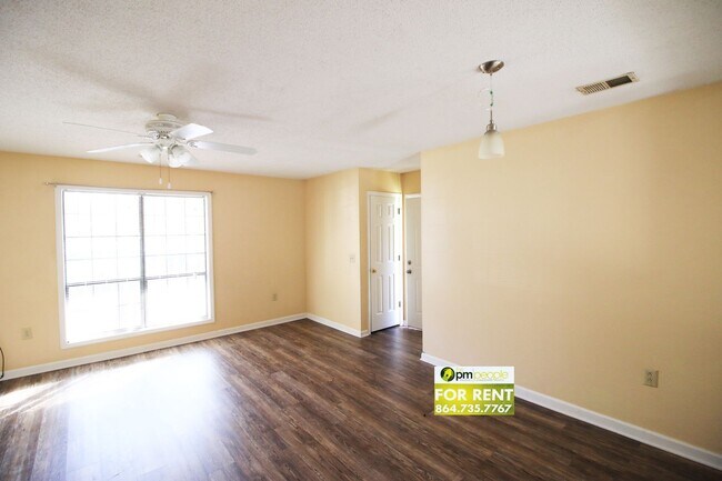 Building Photo - Convenient location