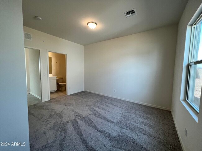 Building Photo - 2449 E Alonso Dr