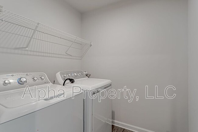 Building Photo - 520 Huntingdale Pl