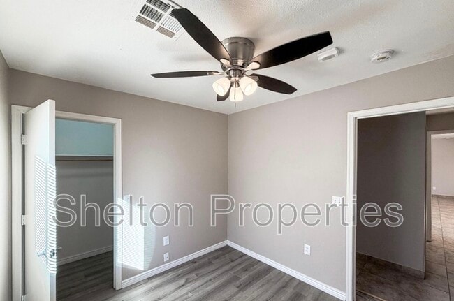 Building Photo - 6301 W Earll Dr