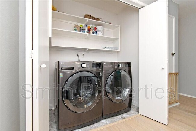 Building Photo - 122 S Guadalupe Ave