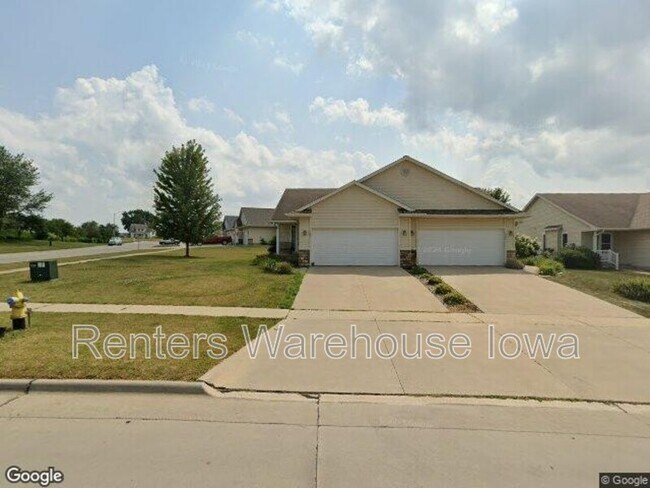 Building Photo - 2011 E 1st Ave