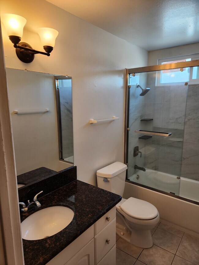 Building Photo - 886 Danvers Cir