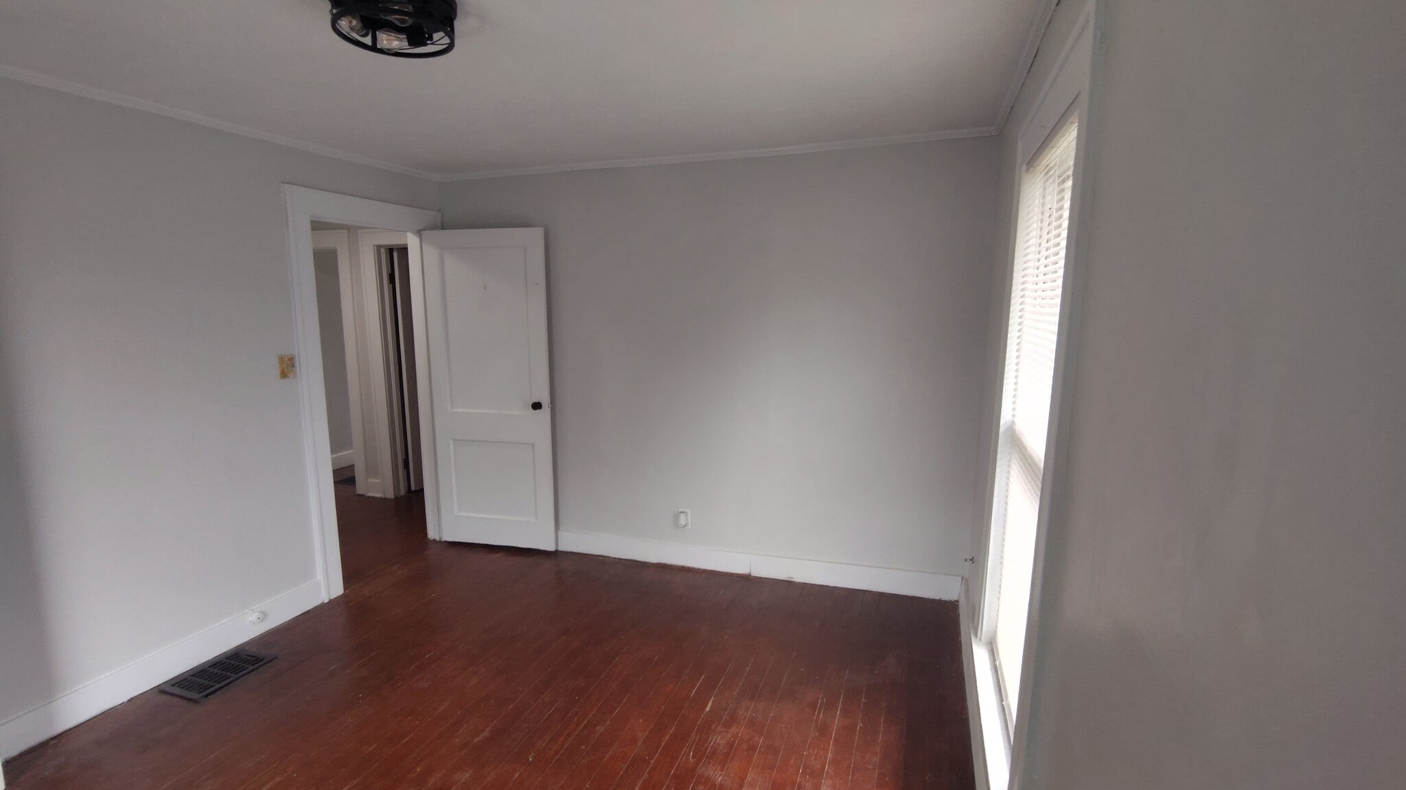 Building Photo - 320 S East St