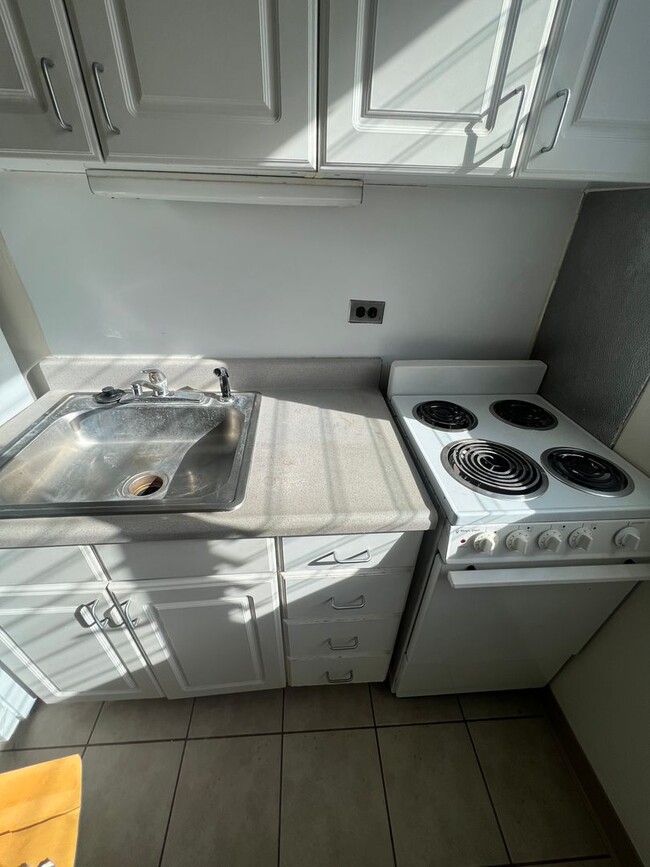 Building Photo - Renovated studio @ Pacific Grand $1400.00