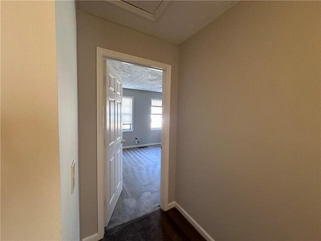 Building Photo - 502 Oakwood Ct