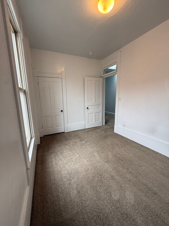 Building Photo - 227-229 S Washington