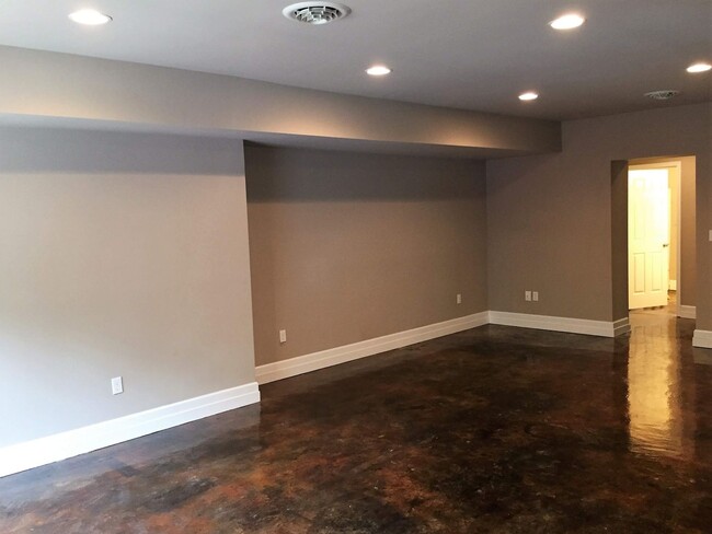 Building Photo - 351 Meade St
