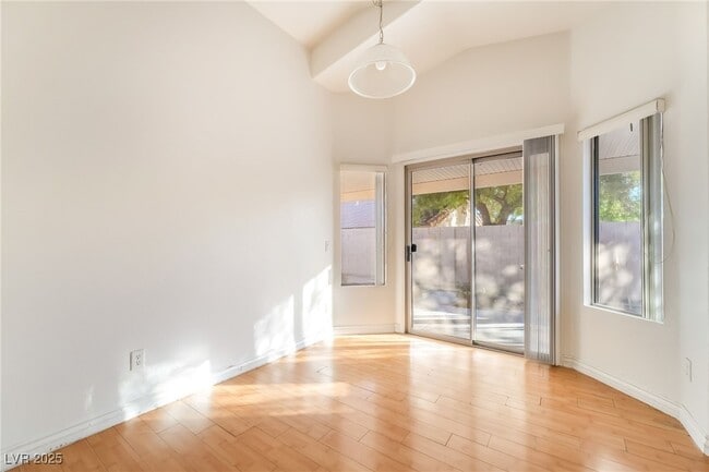 Building Photo - 11000 Vallerosa St