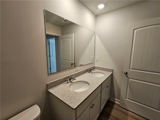 Building Photo - 27 Berryville Dr