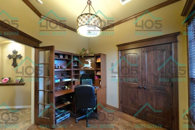 Building Photo - 3 Bedroom/3 Bathroom with bonus space in OKC