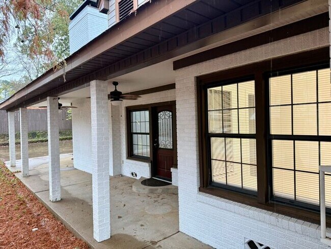 Building Photo - Tour Today! 3 Bed 2 Bath in Tyler!