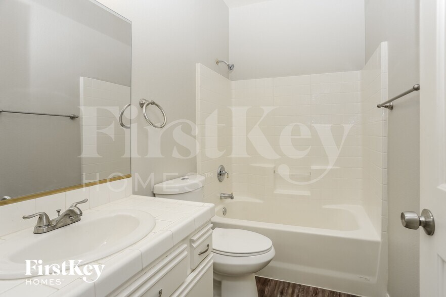 Building Photo - 8049 Rock Port Cir