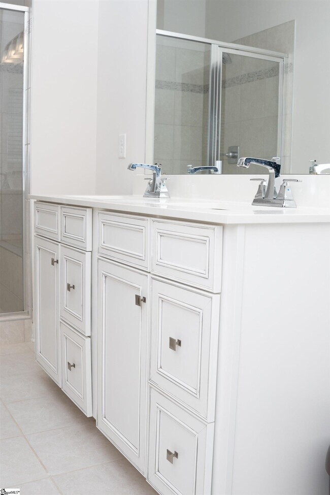 Building Photo - 17 Rollins Ave