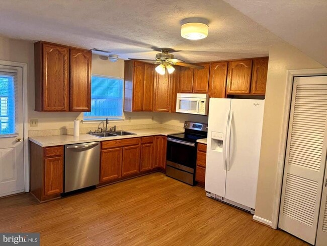 Building Photo - 307 Willowbrook Ct