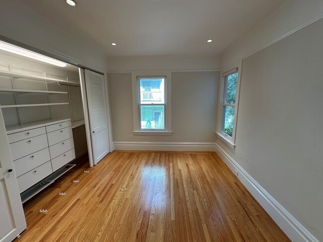 Building Photo - 219 Lake St