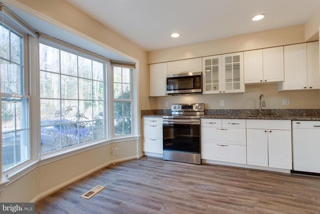 Building Photo - 4428 Holly Ave