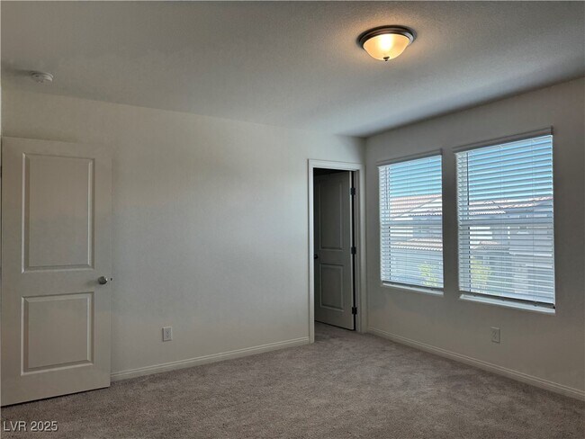 Building Photo - 7006 Sylmar Ave