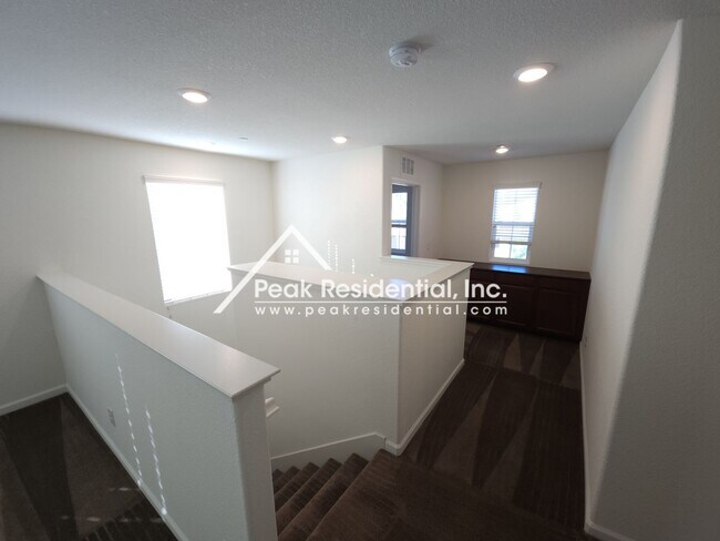 Building Photo - Newer North Natomas 3bd/2.5ba House with Loft & 2 Car Garage