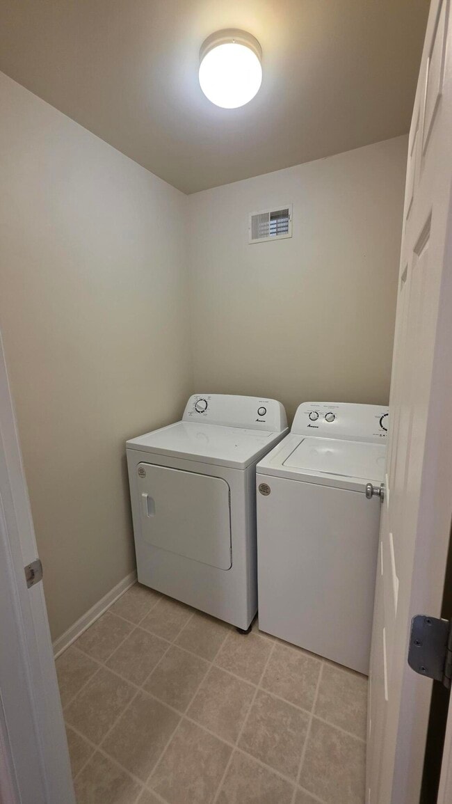 Building Photo - 1580 Kessler Ave