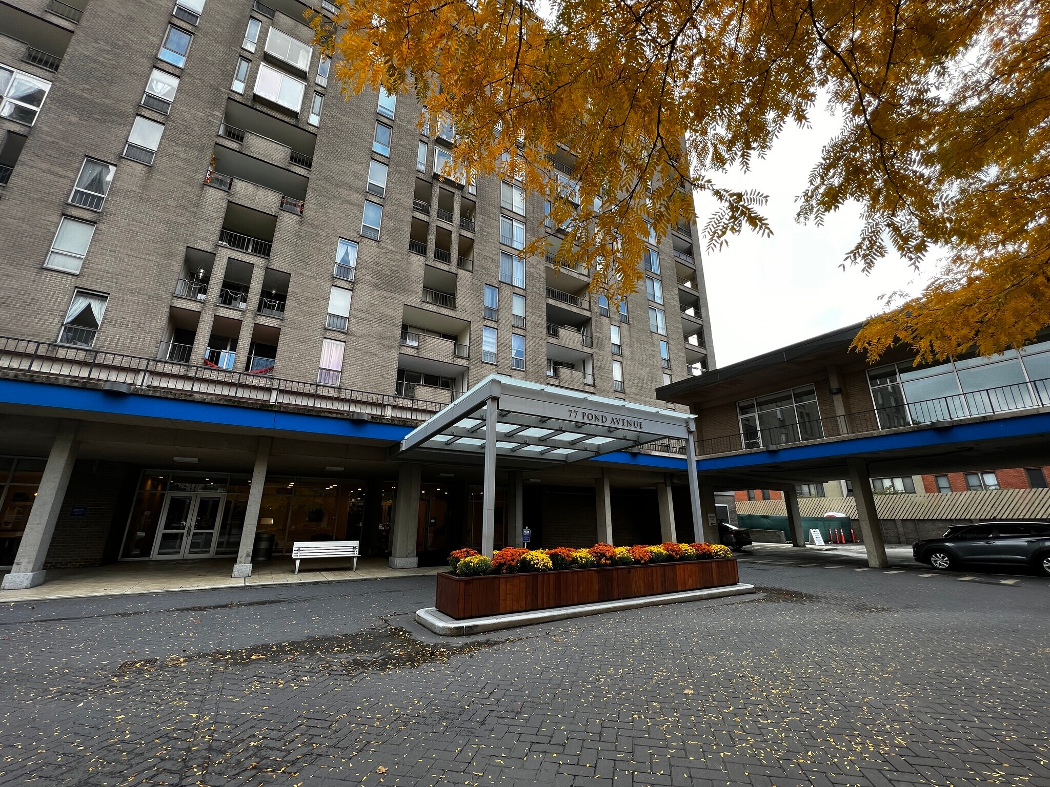Building Photo - 77 Pond Ave