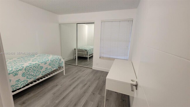 Building Photo - 6562 Boca Del Mar Dr