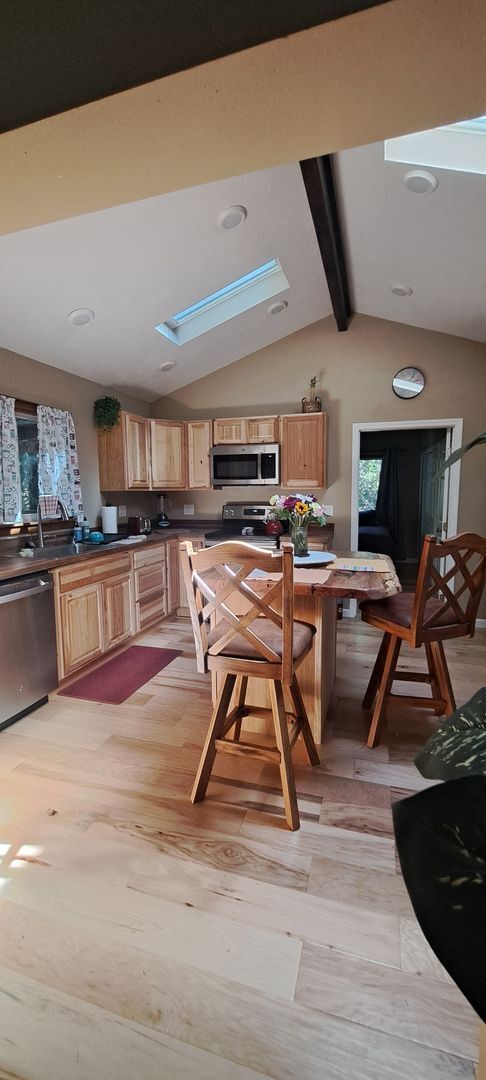 Building Photo - Sunlit Sanctuary in the Redwoods