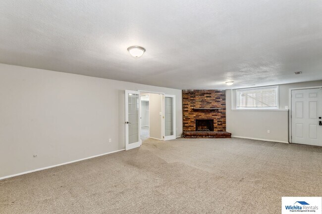 Building Photo - 3 bedroom 2 bath duplex - SE Wichita