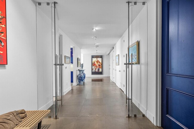 Building Photo - 715 Bayshore Dr