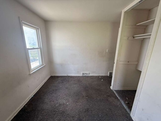 Building Photo - 3-BED, 1 BATH BEAUTIFUL SINGLE- FAMILY HOME IN MAPLE HEIGHTS!.