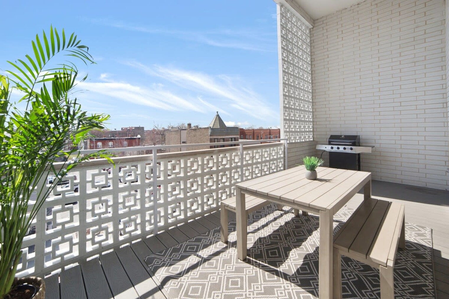 Building Photo - 2048 W Chicago Ave