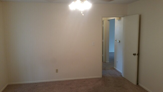 Building Photo - 913/915 Garfield