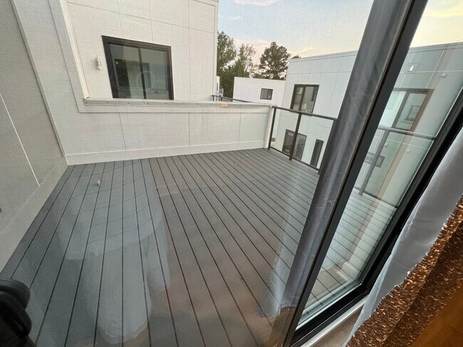 Building Photo - 1118 Nova St