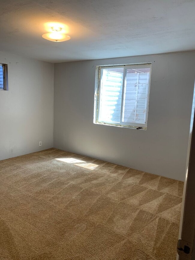 Building Photo - 4 bed/2 bath Home located in central Fort Collins off Drake