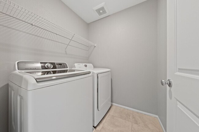 Building Photo - Modern 3-Bedroom + Loft Near VA Hospital